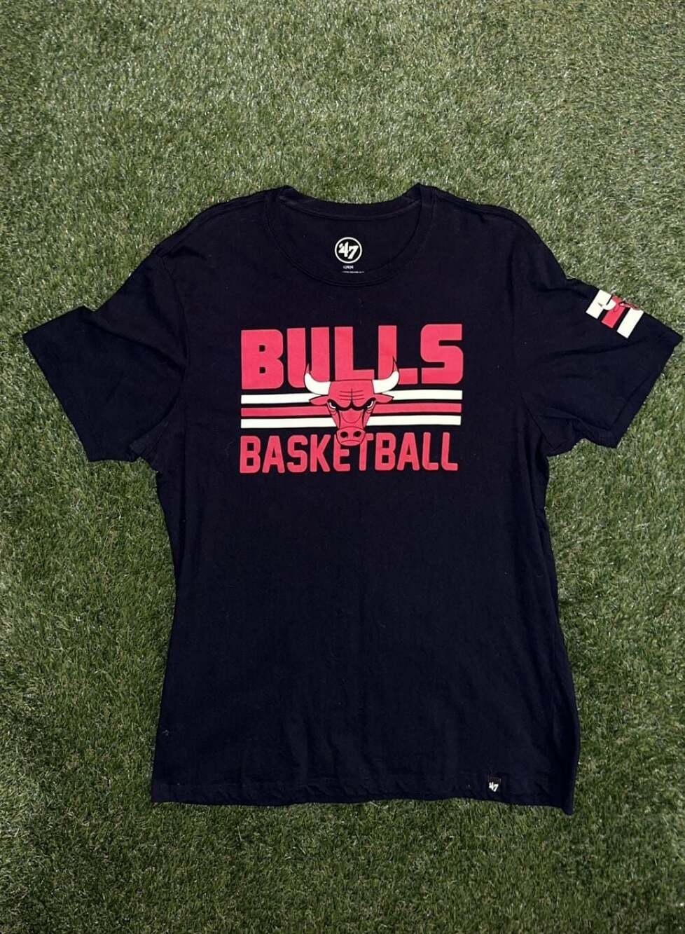 47 Brand Chicago Bulls Basketball Graphic T-Shirt